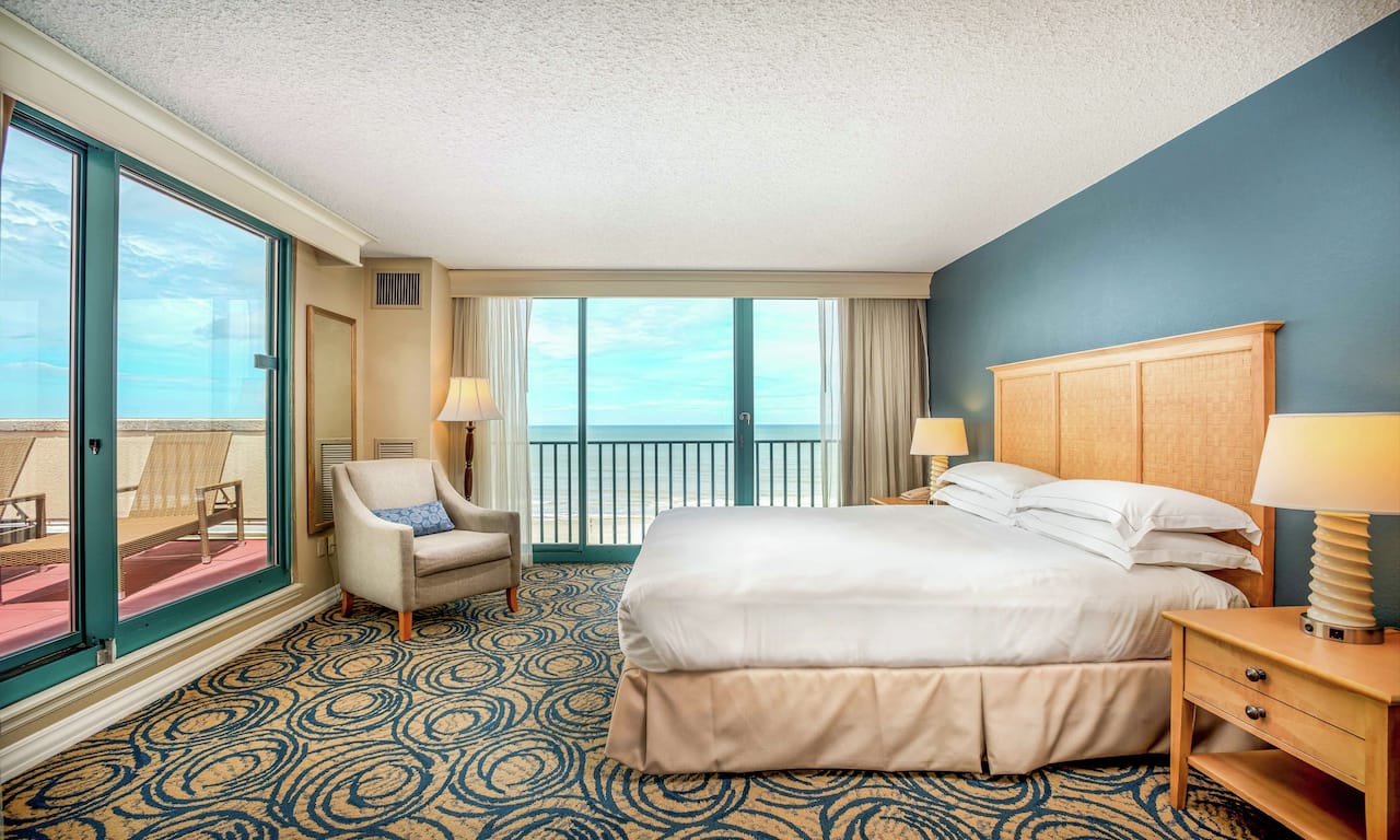 Rooms & Suites | HIlton Daytona Beach Oceanfront Resort in Florida