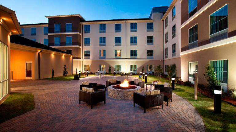 Homewood Suites Extended Stay Hotels Fort Worth Texas Outdoor Lounge ?impolicy=crop&cw=2808&ch=1572&gravity=NorthWest&xposition=0&yposition=146&rw=768&rh=430