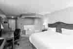 Hotels In London KY Hampton Inn London North Hotel   Lndnohx Rm 320 King Jacuzzi Angle 3 