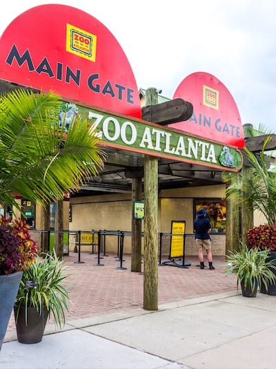 Daytime view of the entrance to Grant Park Zoo in Atlanta