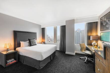 https://www.hilton.com/im/en/SEAMFHH/17986757/motif-guestroom-singlequeen.jpg?impolicy=resize&rh=292&rw=437