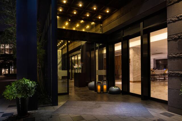 Exterior image of hotel entrance
