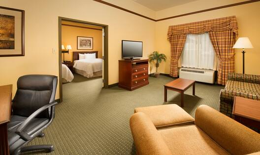Rooms at Hampton Inn & Suites Stillwater, OK Hotel