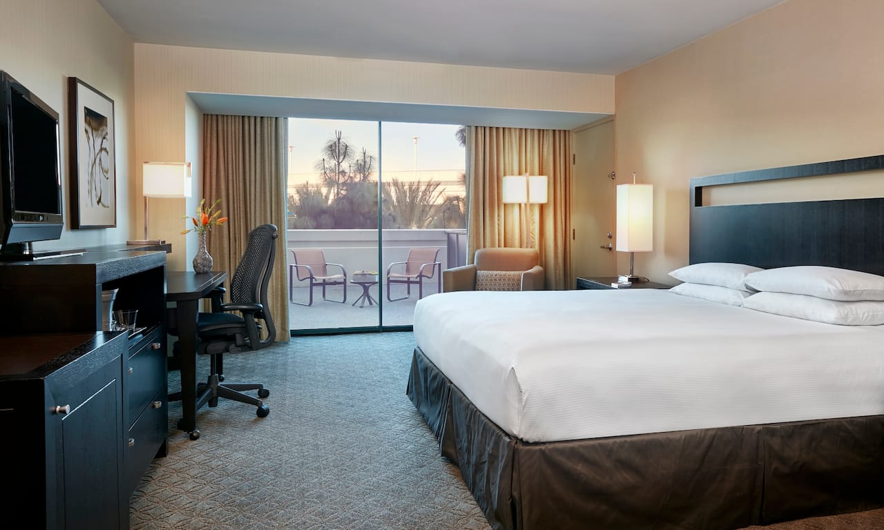 Rooms & Suites | Hilton Anaheim