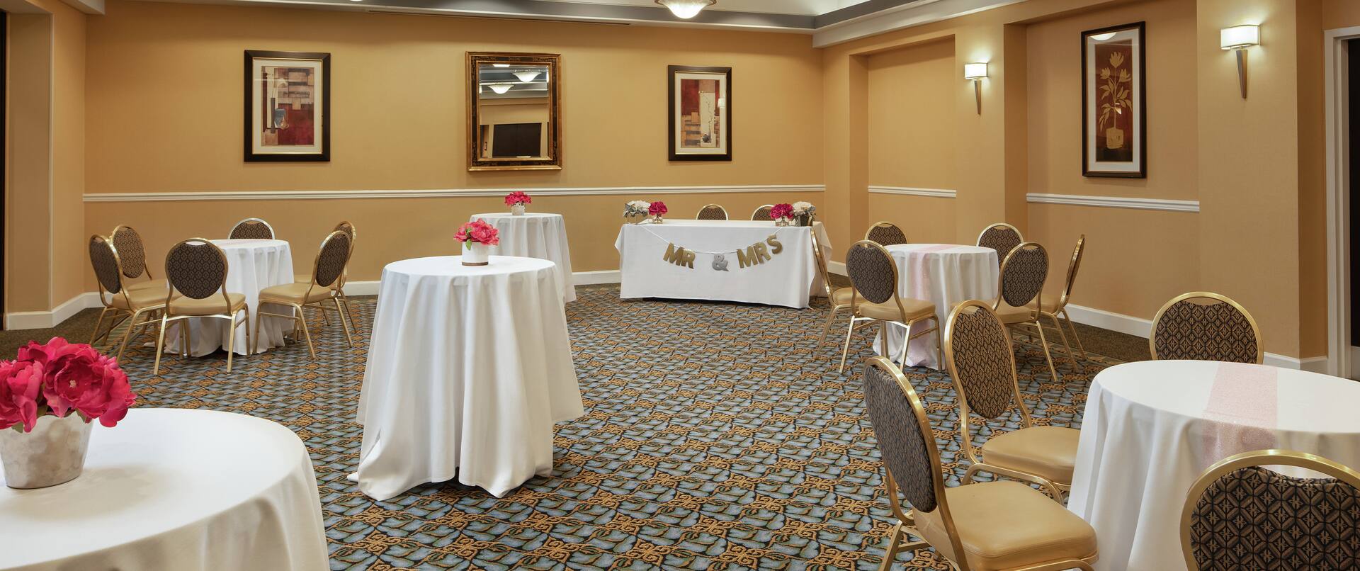 Crystal City Embassy Suites Wedding Setup Meeting Space ?impolicy=crop&cw=4344&ch=1823&gravity=NorthWest&xposition=0&yposition=536&rw=1920&rh=806